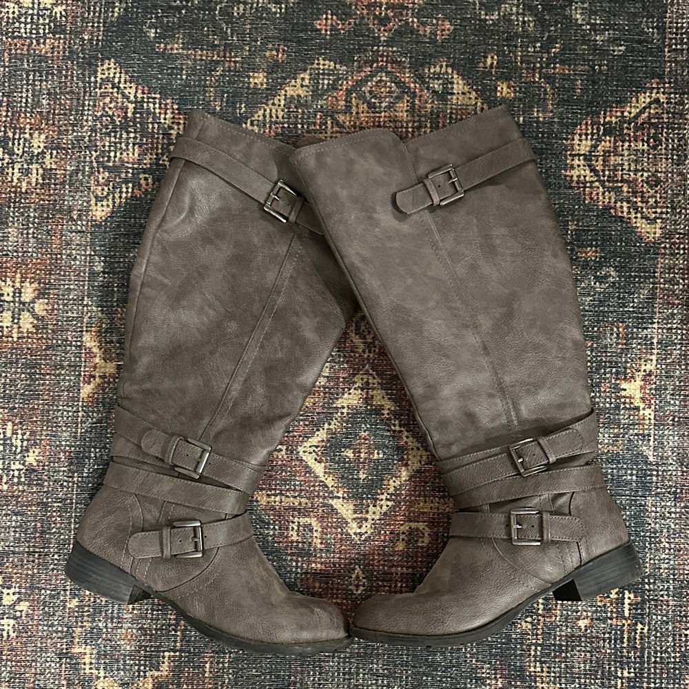 Stylish Gray Women's Knee-High Boots